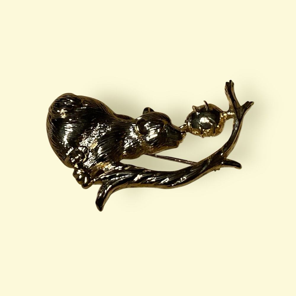 Honey Bear‎ Bee Hive In Tree GOLD BROOCH PIN RA Style Not signed